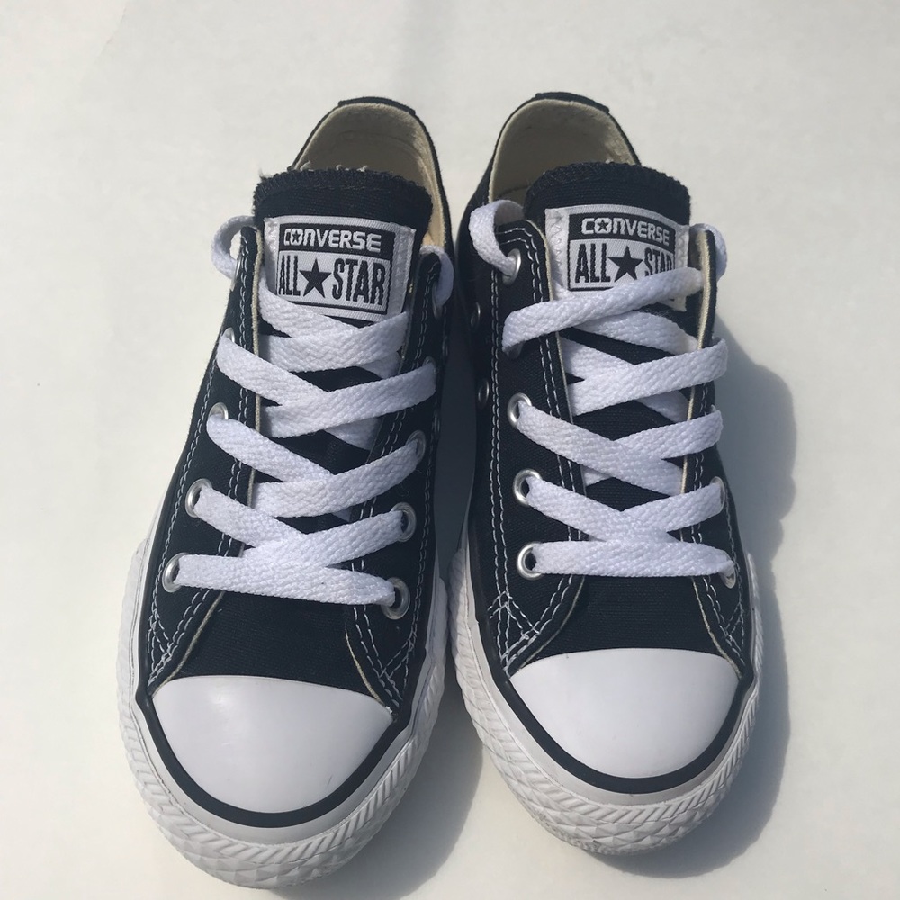 SOLD 💵 Converse All Star Classic Low Top Sneakers